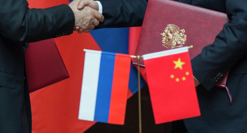 drapeaux russe et chinois, poutine, president chine, armes