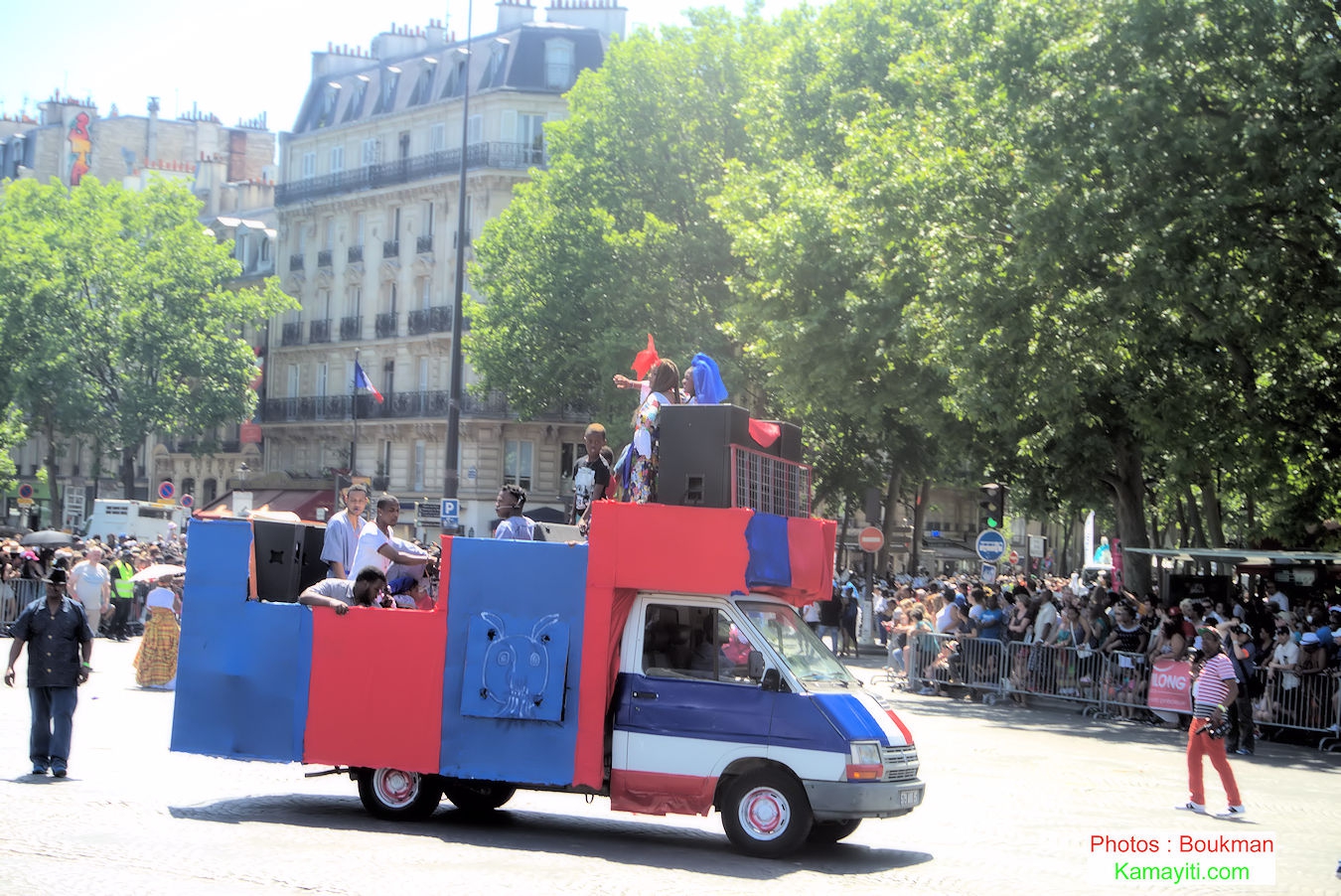 LA GRANDE PARADE DES HÏTIENS AU CARNAVAL DE PARIS